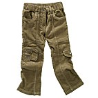 Cordhose mit Gesäßtaschen, Hakenverschluss und innen verstellbarem Bund. 100% Baumwolle.